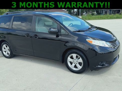 Used 2017 Toyota Sienna LE FWD image 2