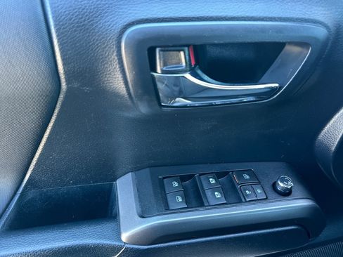 Used 2018 Toyota Tacoma TRD Off-Road image 10