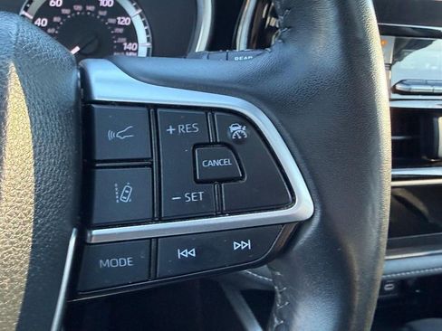 Certified 2023 Toyota Highlander XLE image 22