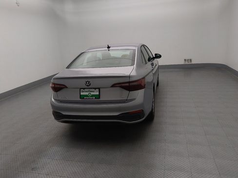 Used 2024 Volkswagen Jetta SE FWD image 7