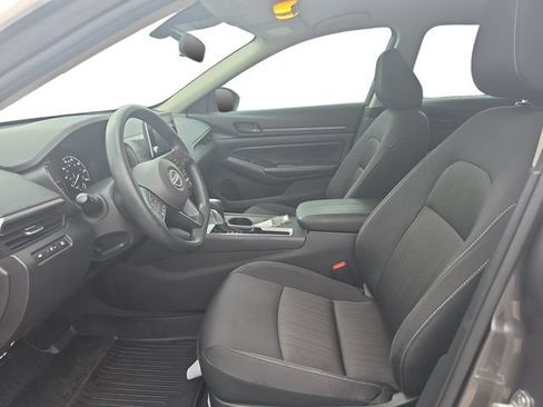 Used 2025 Nissan Altima 2.5 S FWD image 11