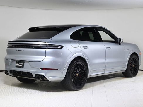 Certified 2025 Porsche Cayenne S image 7