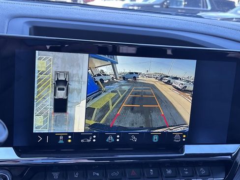 Used 2025 Chevrolet Silverado 2500 ZR2 w/ Technology Package image 39