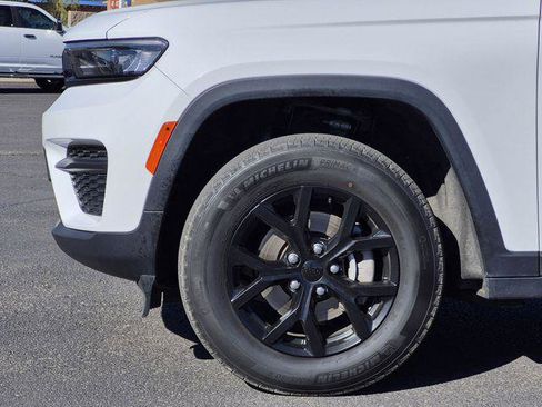 Certified 2024 Jeep Grand Cherokee Altitude AWD/4WD image 10