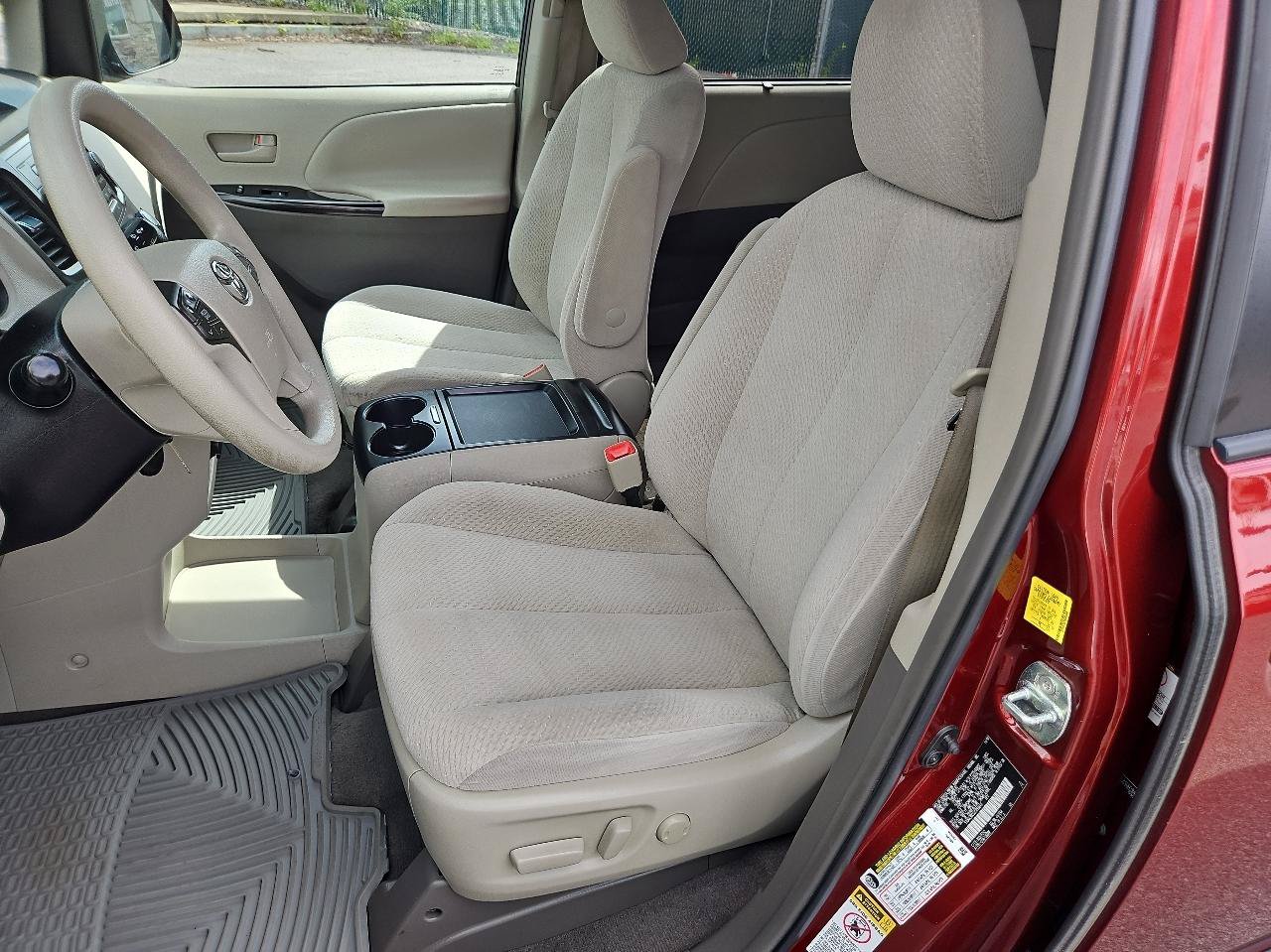 Used 2011 Toyota Sienna LE FWD image 12