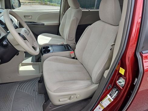 Used 2011 Toyota Sienna LE FWD image 12