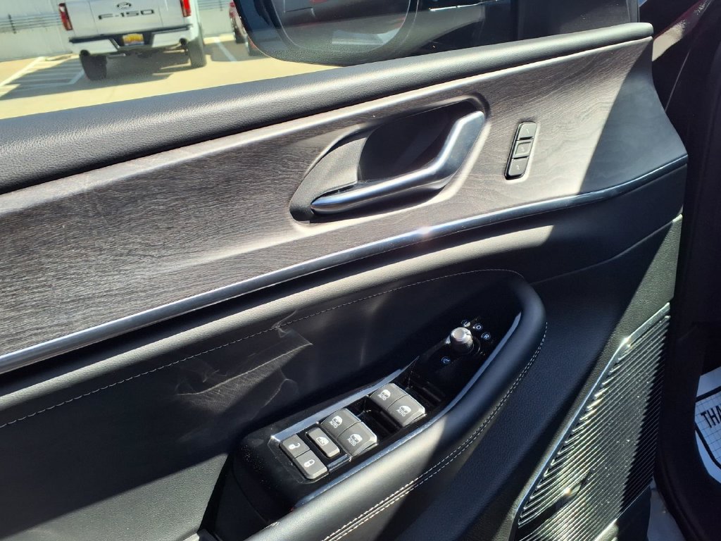 Used 2022 Jeep Grand Cherokee Overland AWD/4WD image 14