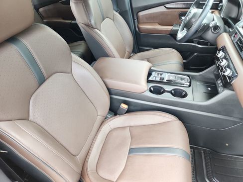 Used 2025 Honda Pilot Elite image 12