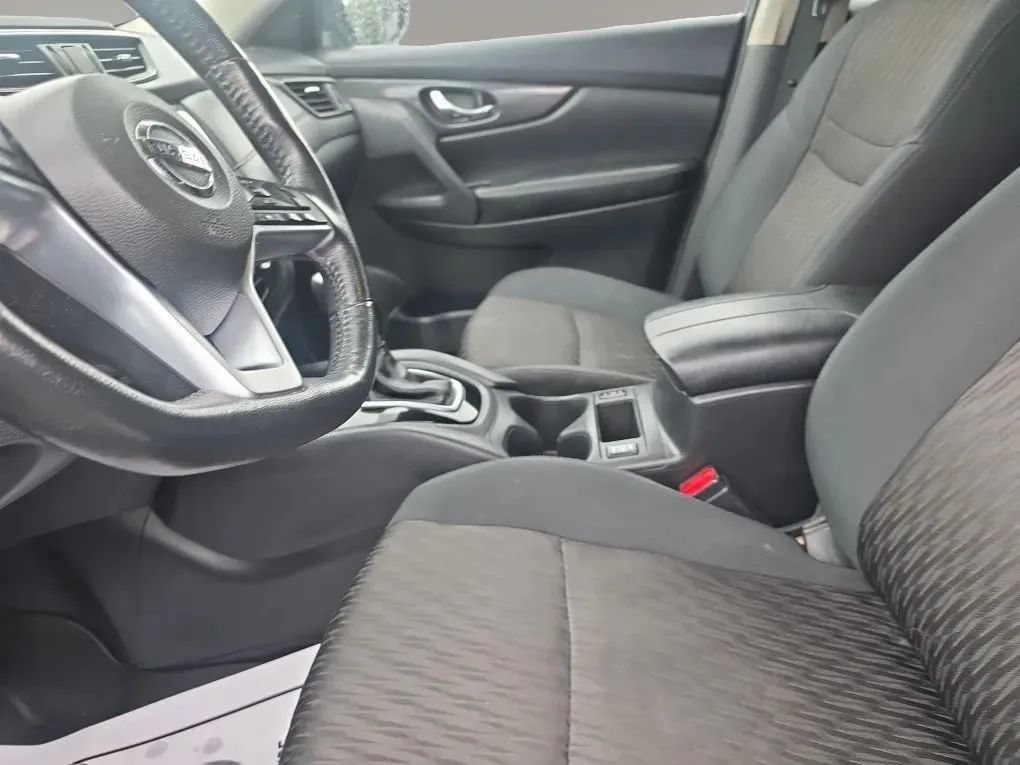 Used 2018 Nissan Rogue SV w/ Premium Package AWD/4WD image 9