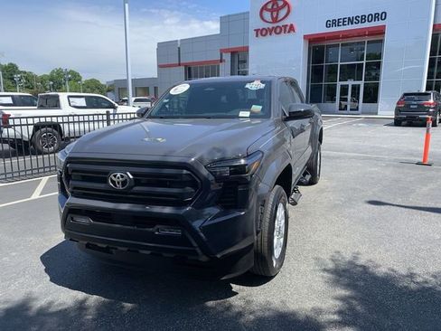 Used 2025 Toyota Tacoma SR5 RWD image 4