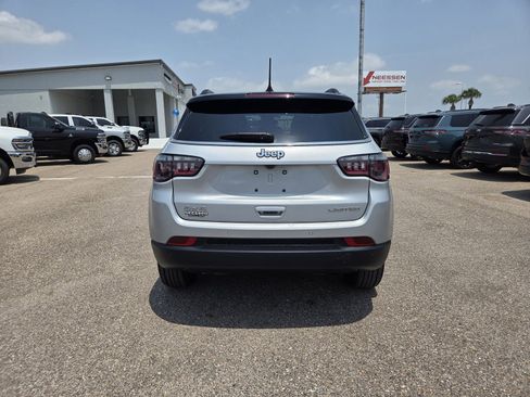 Used 2025 Jeep Compass Limited AWD/4WD image 7