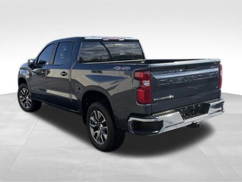 Used 2022 Chevrolet Silverado 1500 LT AWD/4WD image 4