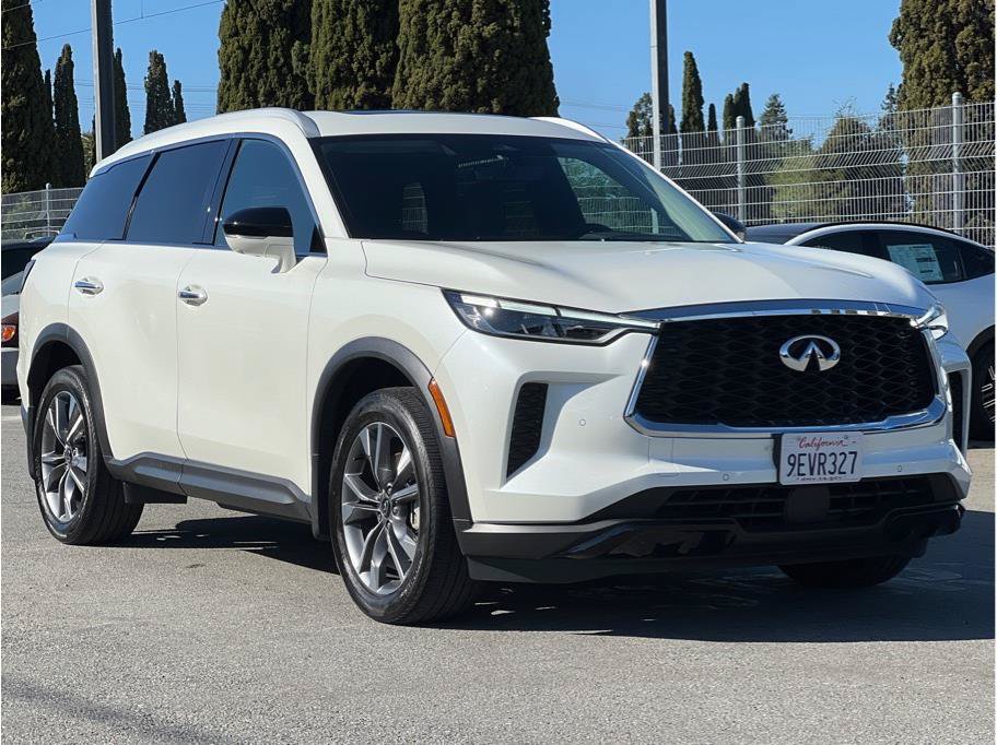 Used 2023 INFINITI QX60 Luxe AWD/4WD image 3