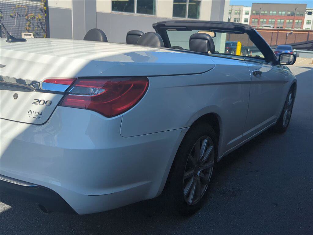 Used 2013 Chrysler 200 Limited FWD image 8