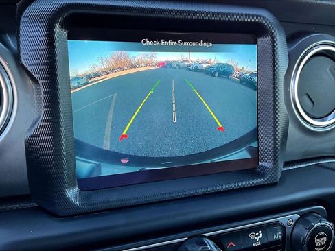 Used 2021 Jeep Wrangler Unlimited Sahara w/ Uconnect 4C Nav & Sound Group AWD/4WD image 14