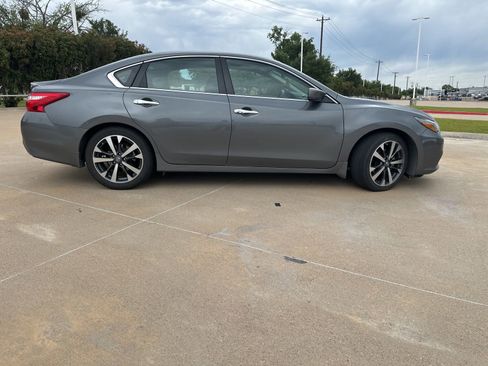 Used 2016 Nissan Altima 3.5 SR FWD image 9