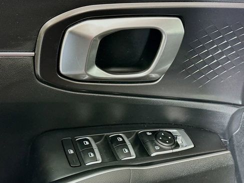 Used 2022 Kia Sorento LX image 19