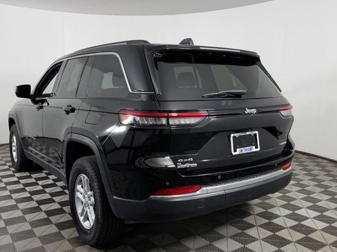 Used 2023 Jeep Grand Cherokee Laredo w/ Luxury Tech Group I AWD/4WD image 6