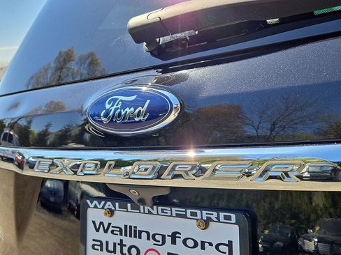 Used 2019 Ford Explorer XLT w/ Equipment Group 201A AWD/4WD image 28