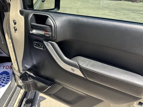 Used 2017 Jeep Wrangler Unlimited Sahara w/ Quick Order Package 24E Chief AWD/4WD image 17