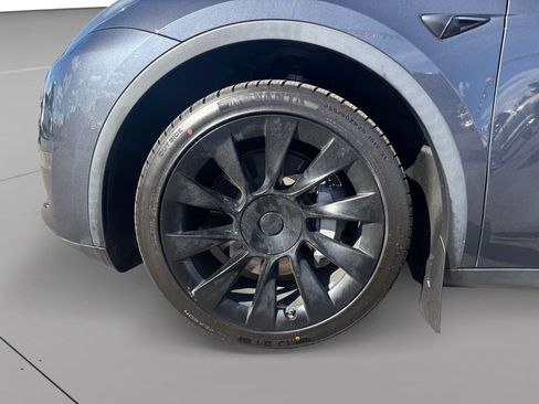 Used 2021 Tesla Model Y Long Range image 9