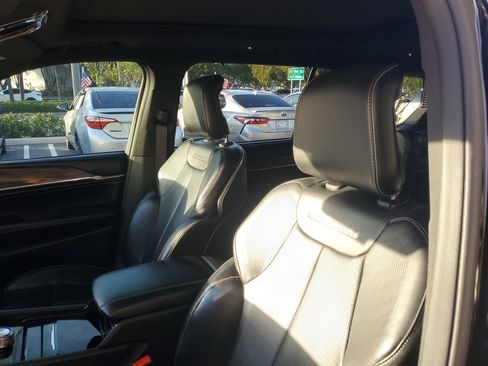 Used 2021 Jeep Grand Cherokee L Overland w/ Luxury Tech Group IV image 17