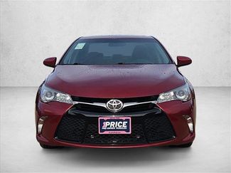 Used 2017 Toyota Camry SE video 2