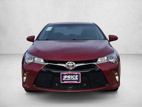 Used 2017 Toyota Camry SE image 2