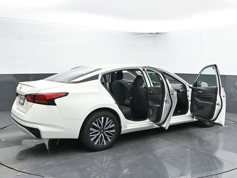 Used 2025 Nissan Altima 2.5 SV image 56