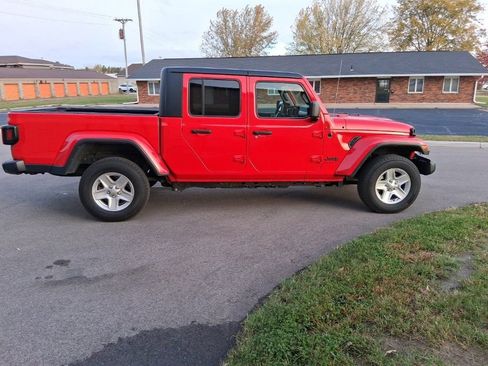 Used 2023 Jeep Gladiator Sport image 3
