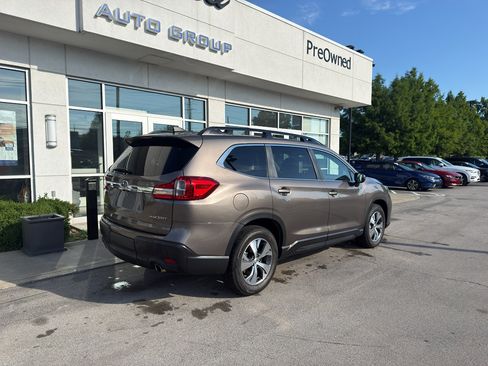 Used 2021 Subaru Ascent Premium w/ Convenience Package AWD/4WD image 3