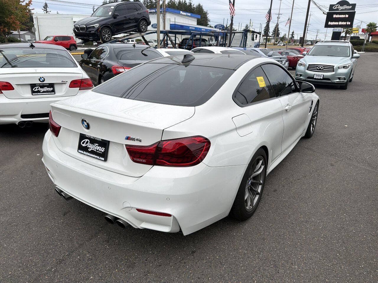 Used 2015 BMW M4 Coupe w/ Executive Package RWD image 3