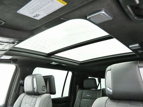 Used 2023 Cadillac Escalade ESV V image 39