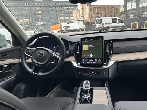 Certified 2025 Volvo XC90 B5 Plus image 19