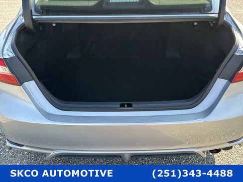 Used 2020 Toyota Camry SE image 21