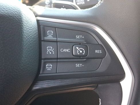 Used 2023 Jeep Grand Cherokee Altitude AWD/4WD image 18