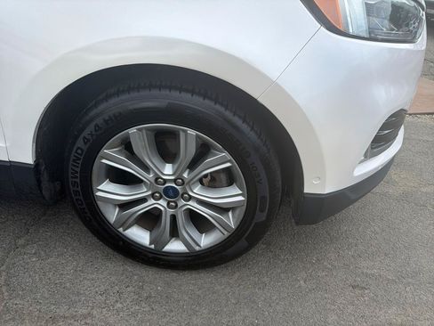 Used 2019 Ford Edge Titanium w/ Equipment Group 301A AWD/4WD image 4