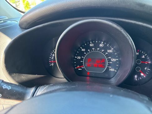 Used 2018 Kia Soul + FWD image 7