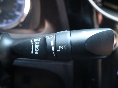 Used 2018 Toyota Corolla LE FWD image 32