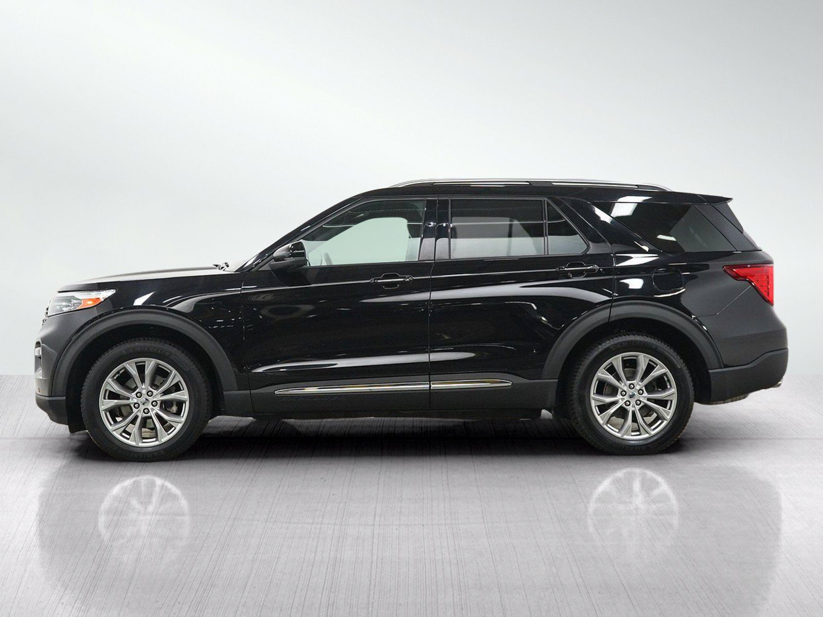 Used 2020 Ford Explorer Limited AWD/4WD image 2