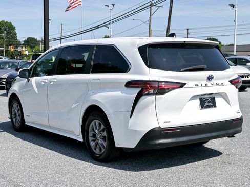 Used 2021 Toyota Sienna LE image 8