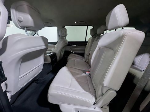 Used 2022 Jeep Wagoneer Series II RWD image 18