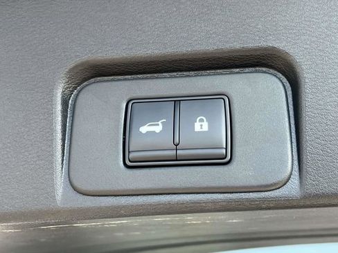 Used 2025 Nissan Rogue SV image 21