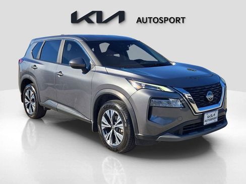 Used 2023 Nissan Rogue SV image 3