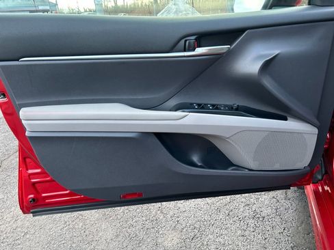 Certified 2020 Toyota Camry SE image 18