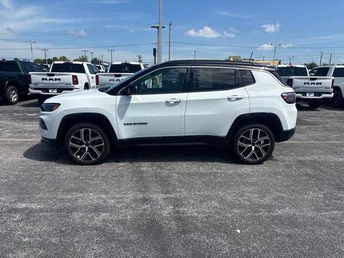 Used 2025 Jeep Compass Limited w/ Elite Group AWD/4WD image 4