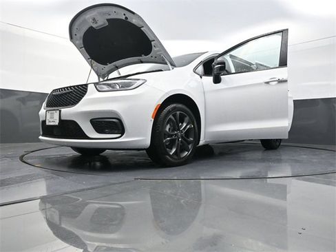 New 2026 Chrysler Pacifica Select image 27