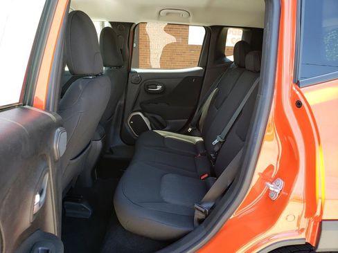 Used 2017 Jeep Renegade Latitude w/ Cold Weather Group AWD/4WD image 10