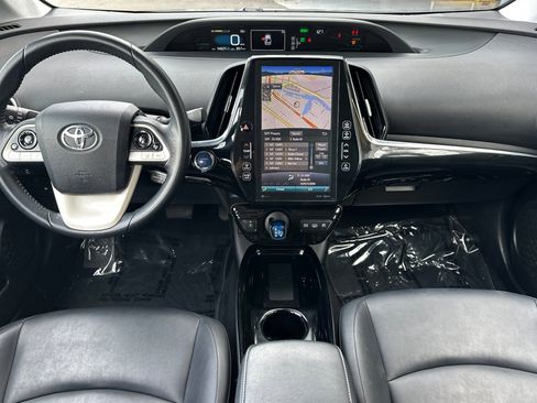 Used 2017 Toyota Prius Prime Premium image 14