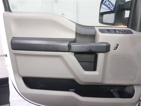 Used 2017 Ford F250 XL w/ Power Equipment Group AWD/4WD image 14
